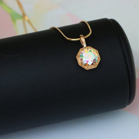 "Gold-Plated Iridescent Pendant – Radiant Glow, XPPT1392 - Picture 4 of 12